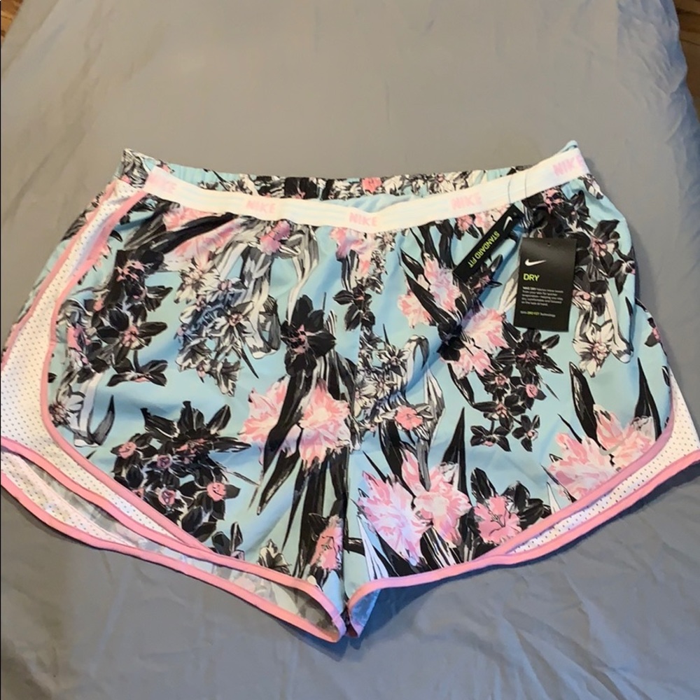 Women’s Nike Floral Running Shorts PLUS SIZE NWT